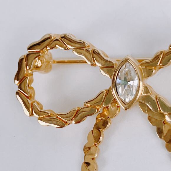 Vintage Signed Avon Clear Marquise Rhinestone Bow Brooch Gold Tone Ribbon Pin - Picture 2 of 8